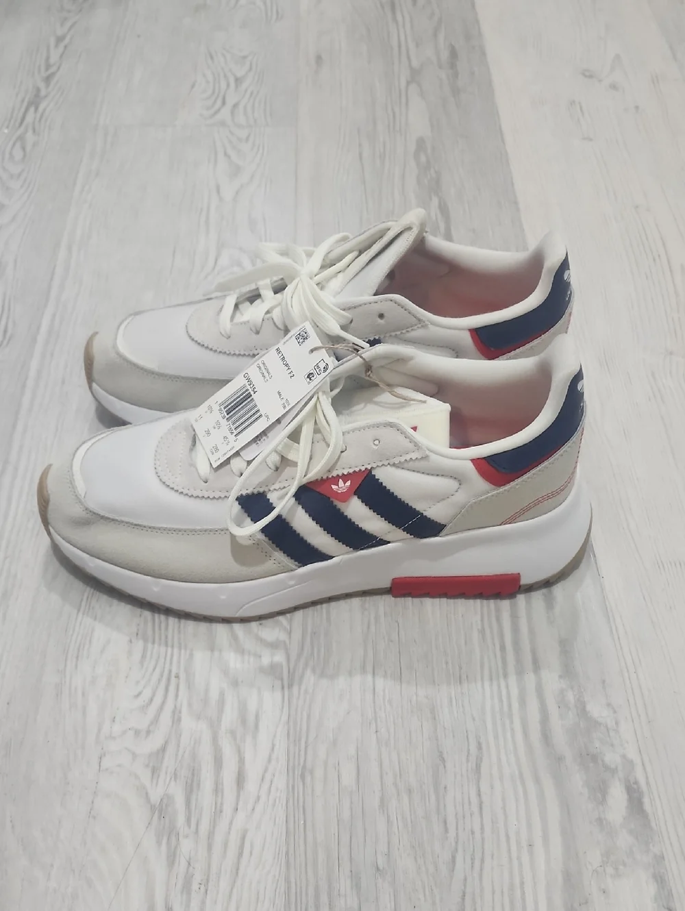 NWT adidas Men's White Navy Red‎ Retro-Inspired Running Sneakers